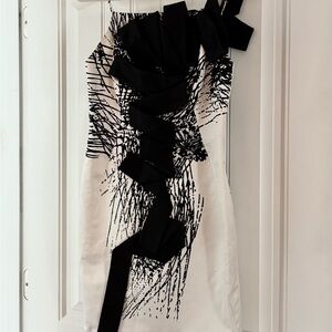 Per Se Black & White Strap Party Dress Size 8 Originally $595!